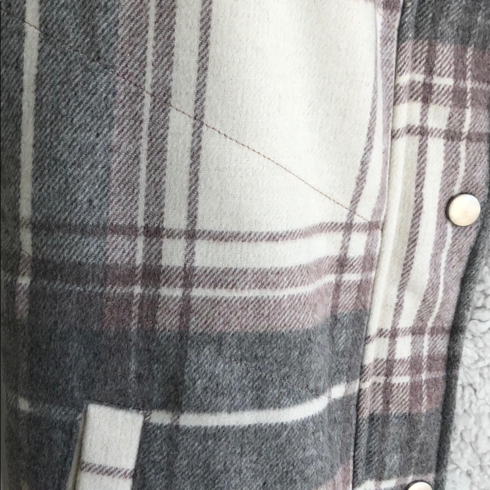 Vest - Picture 2 of 3